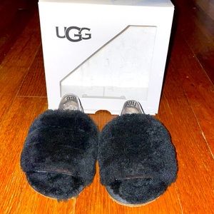 Ugg’s Baby girl Fluff Yeah Slide